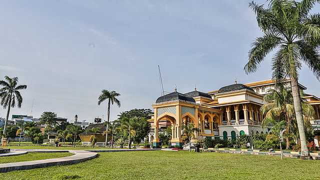 Wisata Istana Maimun