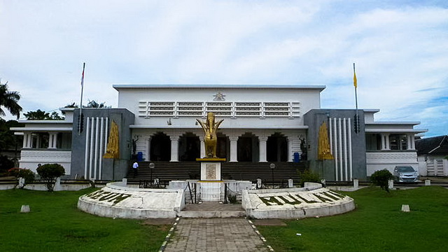 Wisata Istana Sultan Kutai (Museum Mulawarman)