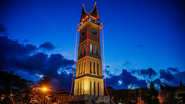 Wisata Jam Gadang