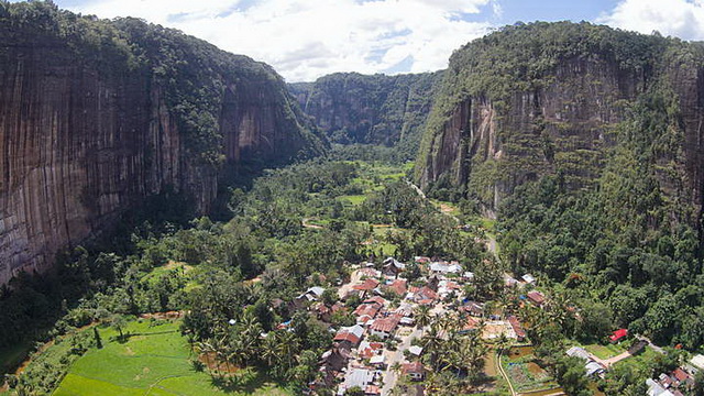 Wisata Lembah Harau