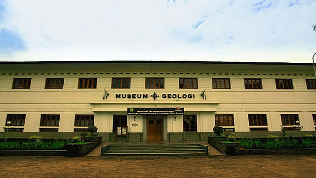 Wisata Museum Geologi