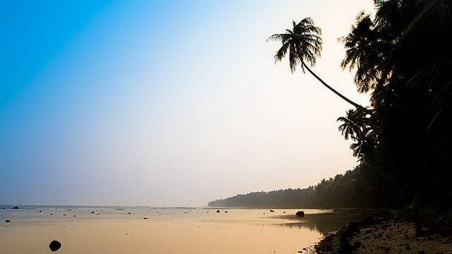 Wisata Pantai Lagundri dan Pantai Sorake