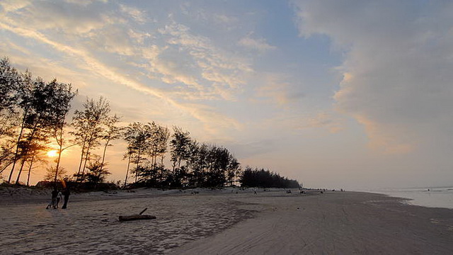 Wisata Pantai Panjang