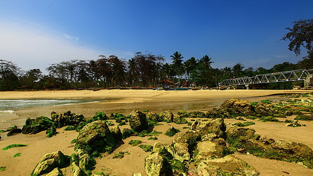 Wisata Pantai Tanjung Lesung